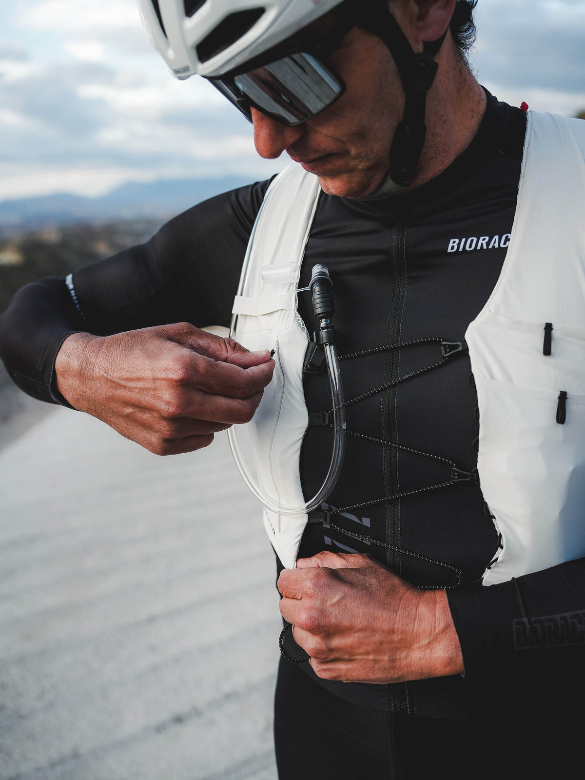 HYDRATION VEST / 01 – Gilet d’hydratation