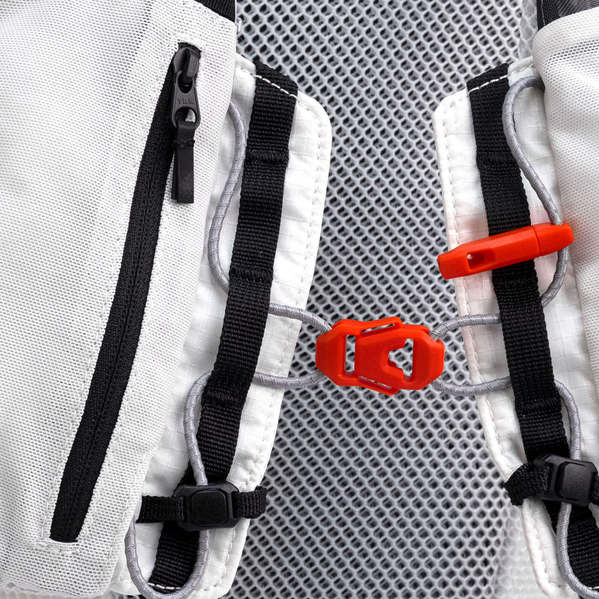 Race-Backpack-02_Strap-Detail