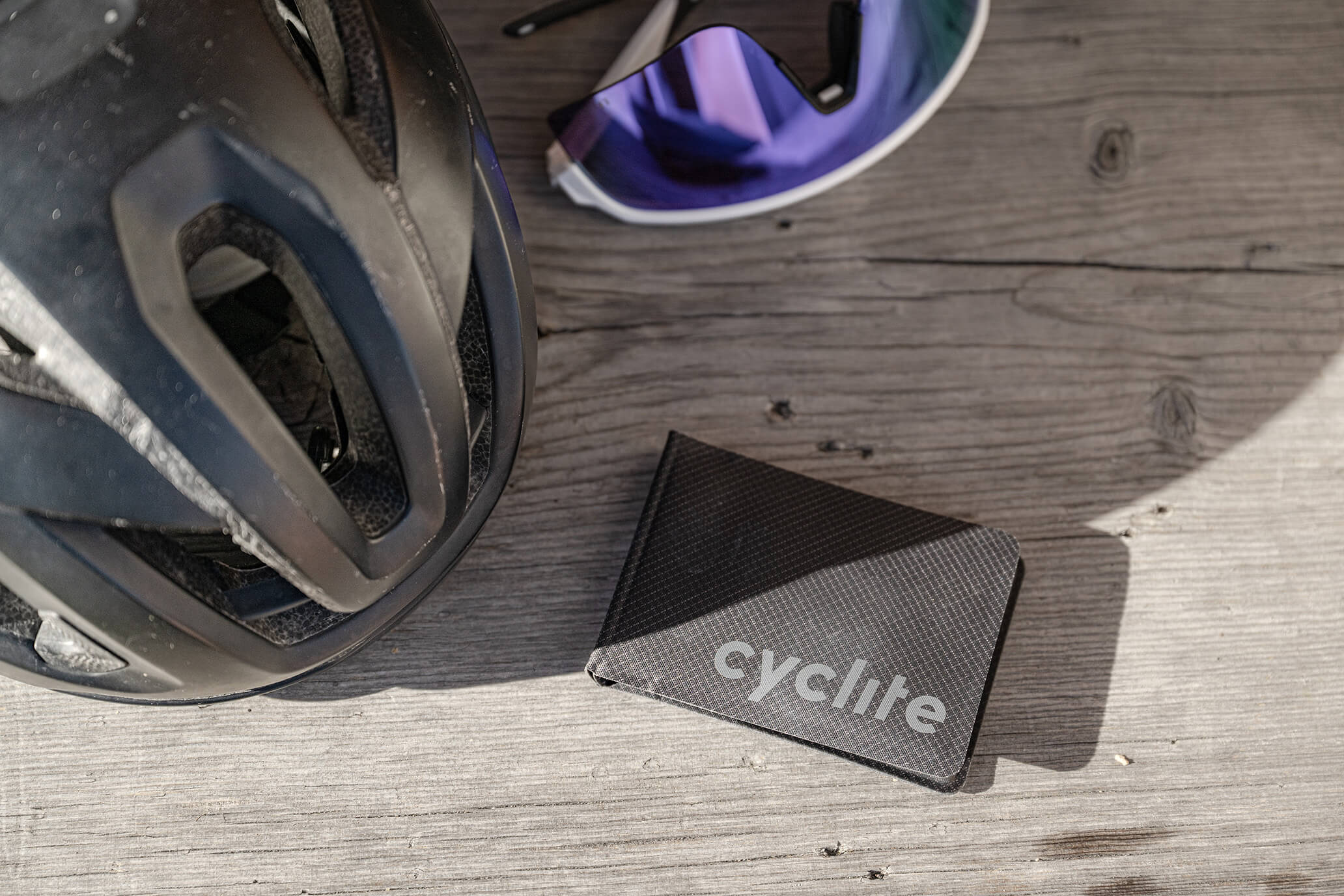geldscheine falten fahrradhelm WALLET / 02 – Minimalistischer Geldbeutel