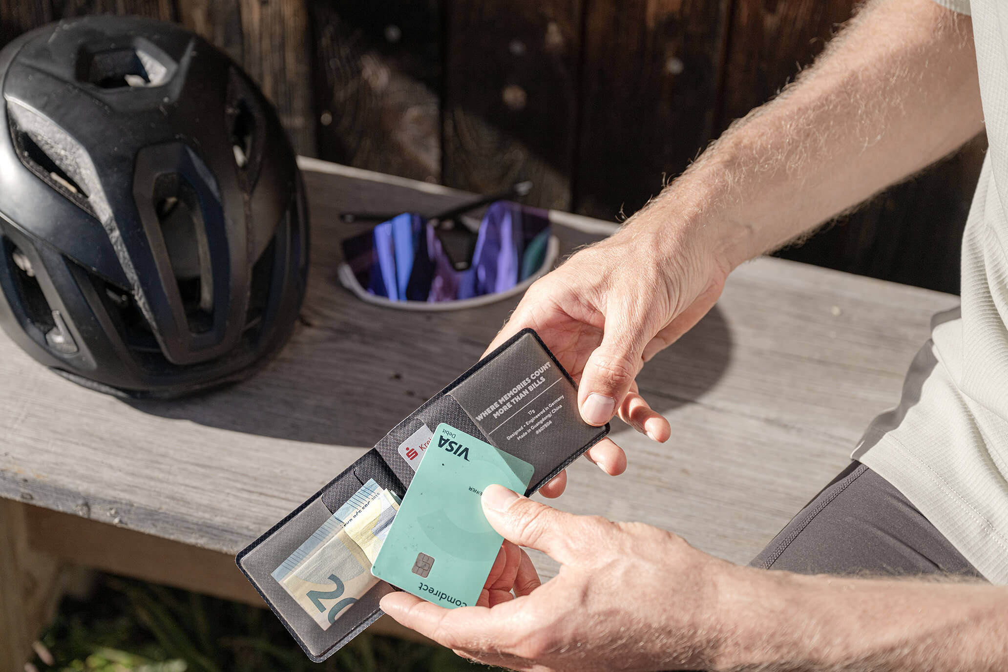 geldscheine falten fahrradhelm WALLET / 02 – Minimalistischer Geldbeutel