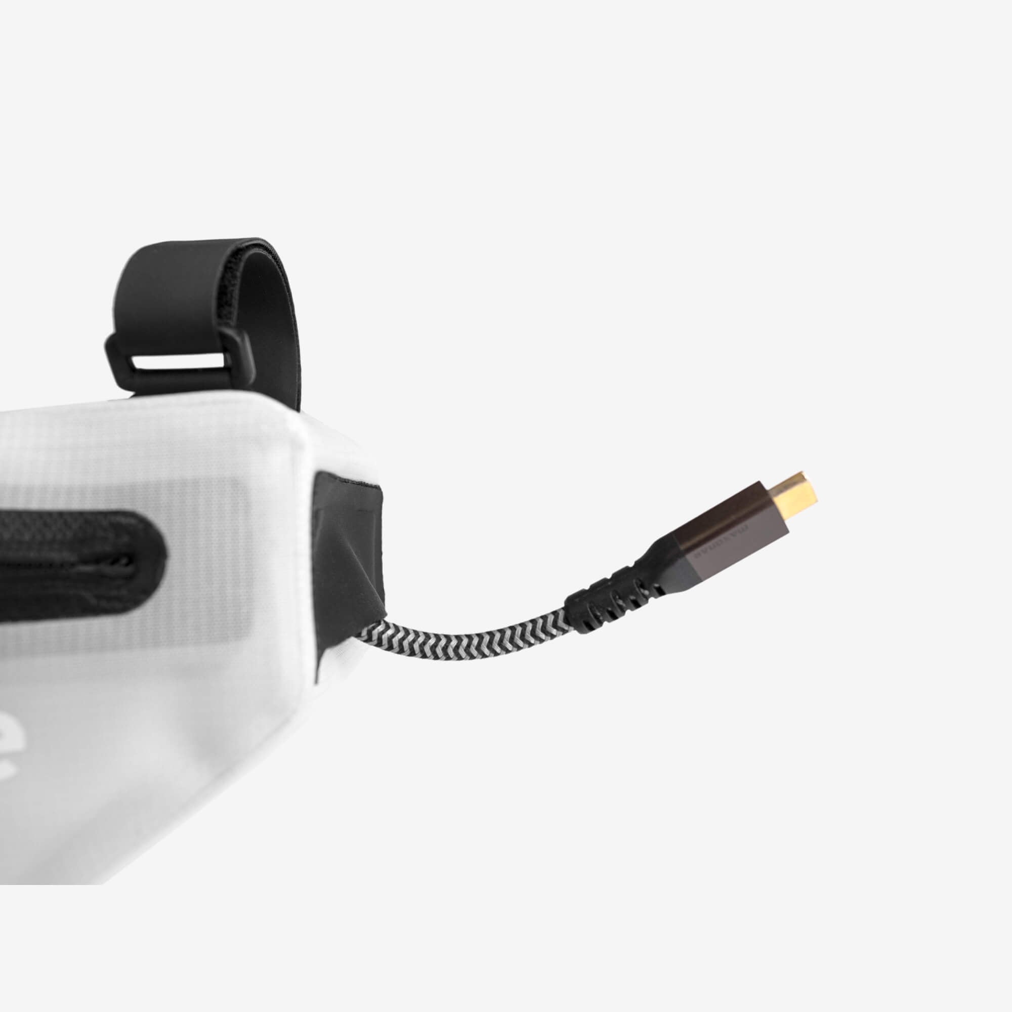 Frame-Bag-Large-02_Front-Detail-Cable-Canal