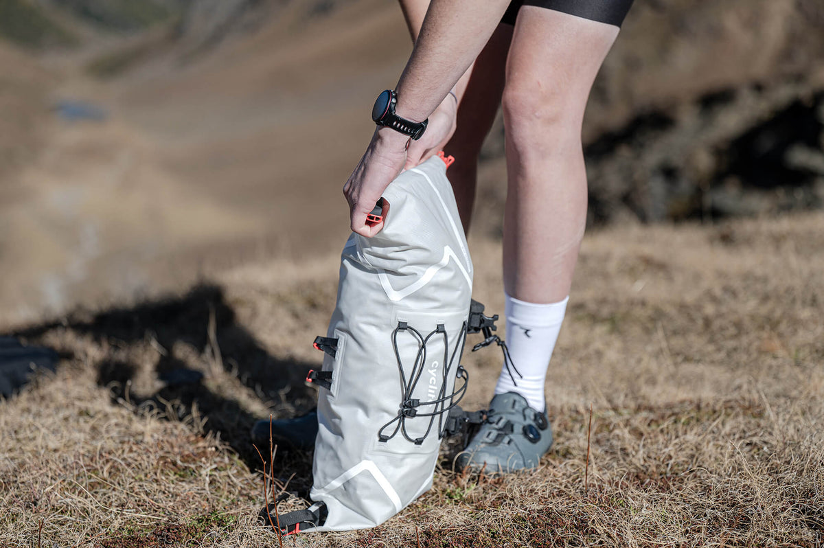 HANDLE BAR ROLL BAG / 02