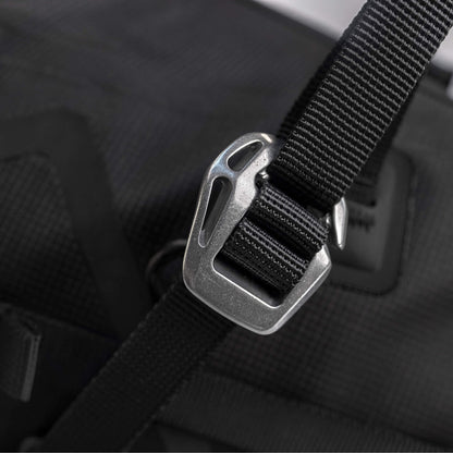 Sadlle-Bag-Small-02_Strap-Detail